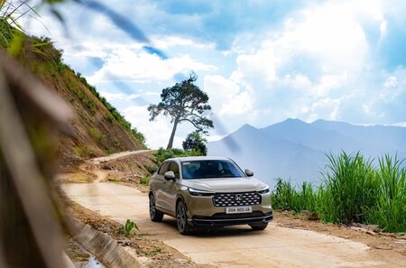 Honda Việt Nam áp dụng giá bán lẻ đề xuất mới cho mẫu xe HR-V e:HEV RS