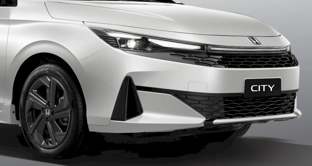 Honda CITY Cận cảnh đèn pha LED và mặt ca-lăng