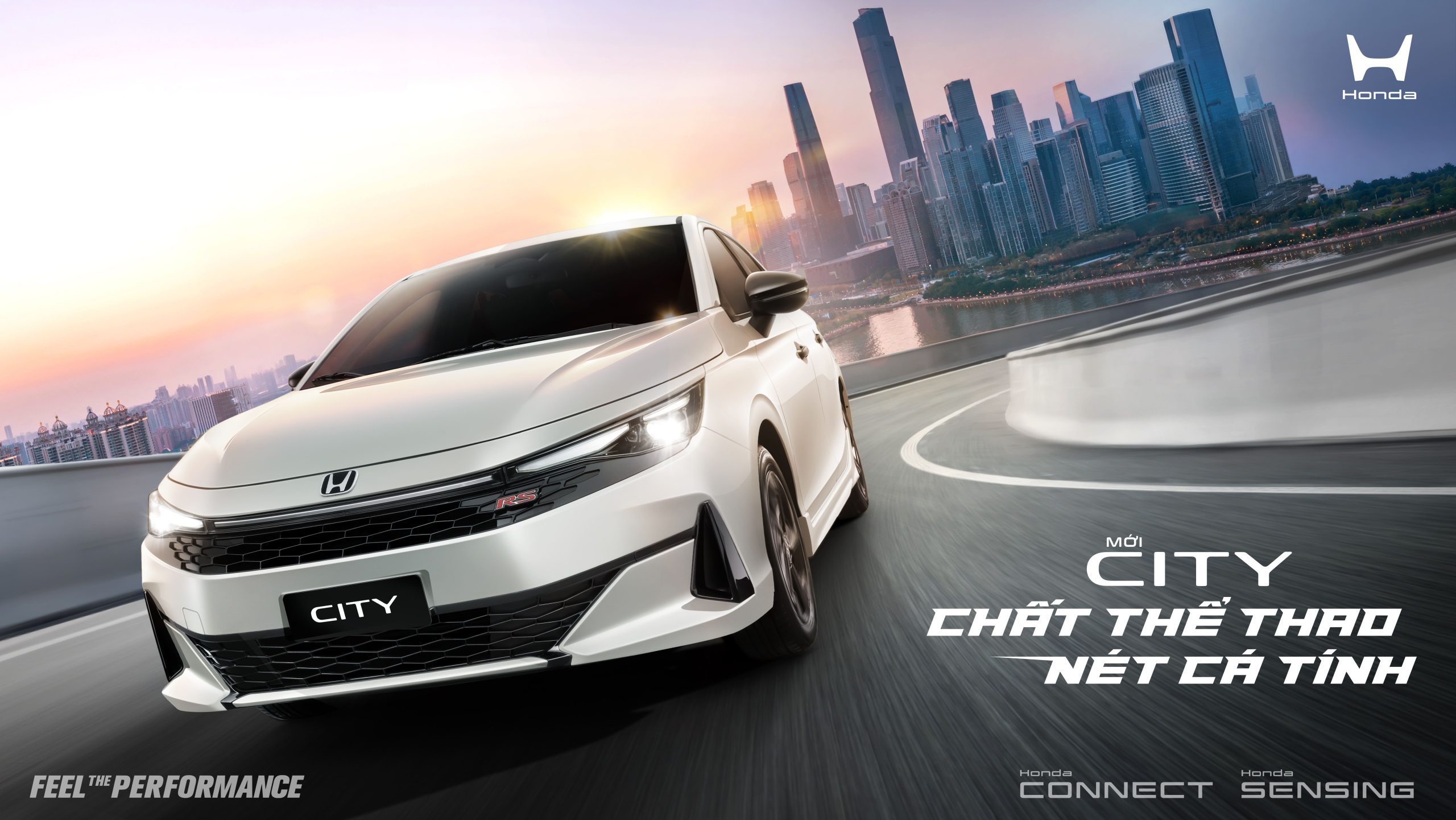 Honda City mới bản RS màu trắng chạy trên đường ven sông với nền thành phố