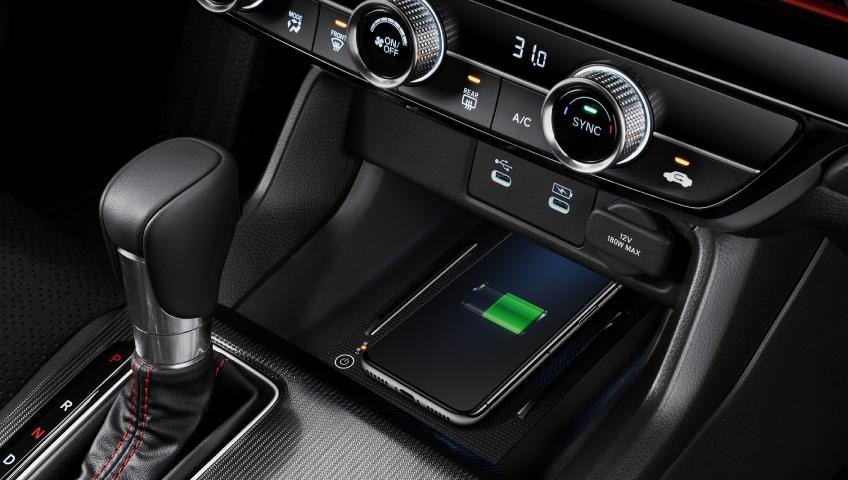 Honda CIVIC Sạc điện thoại không dây ở bệ trung tâm