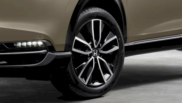 Honda HR-V Cận cảnh mâm xe hợp kim 18 inch phay xước thể thao